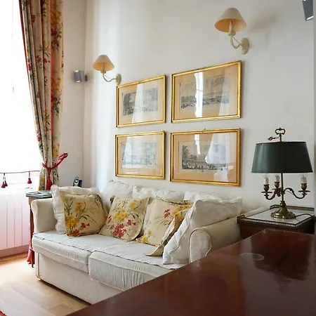 Apartament Rue De Lille 7 *